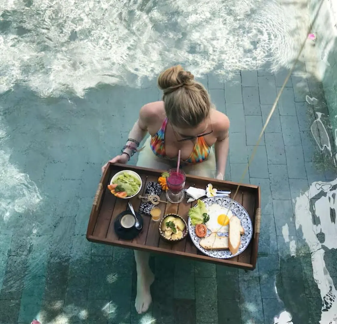 Villa Saffira, Seminyak - Pool, Garden, Rooftop - Walk To Beach And Cafes!