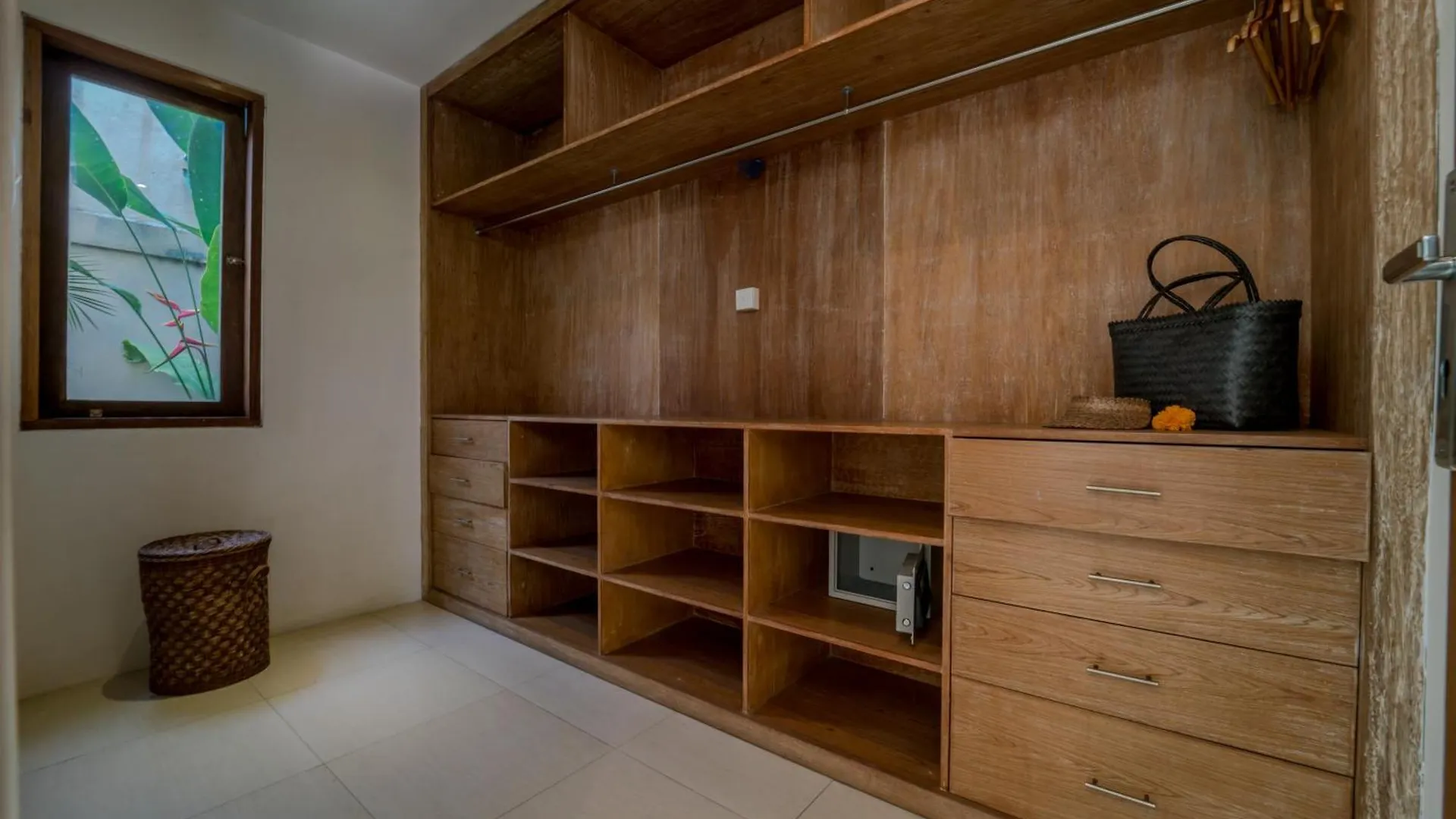 Villa Saffira, Seminyak - Pool, Garden, Rooftop - Walk To Beach And Cafes! Indonézia